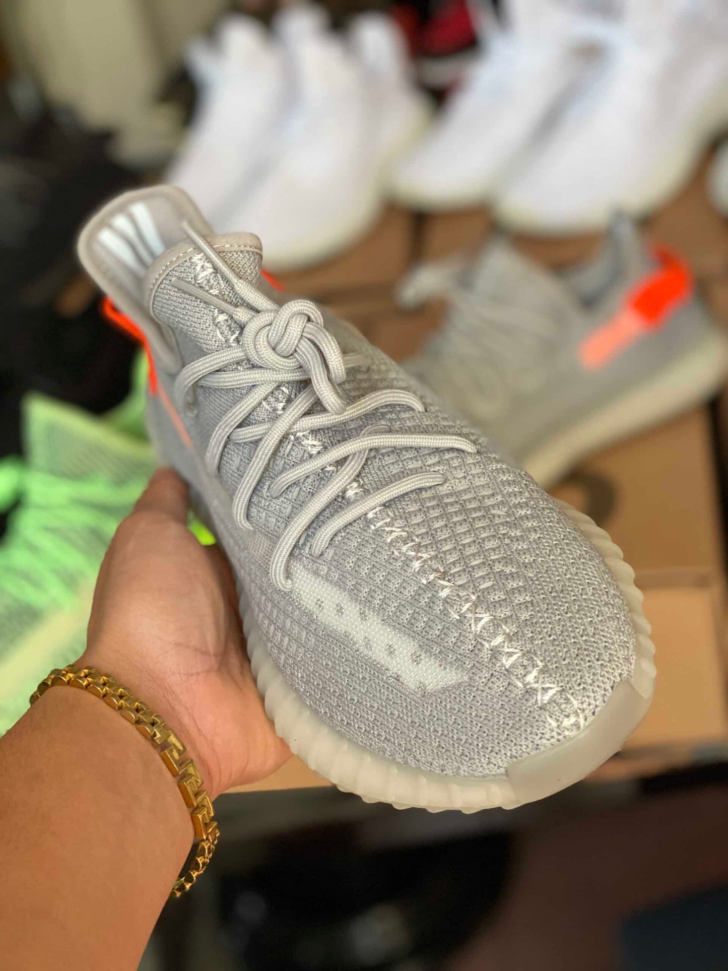 Yeezy Tail Light exclusive release Rusia