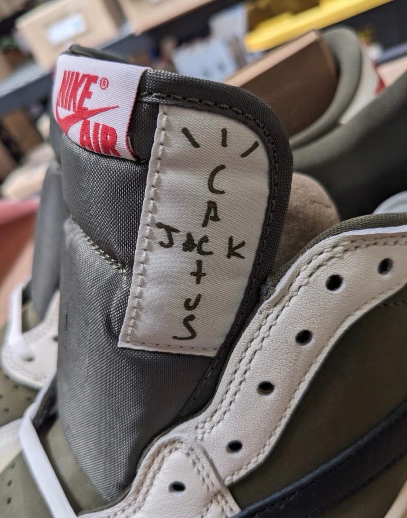 Travis Medium Olive