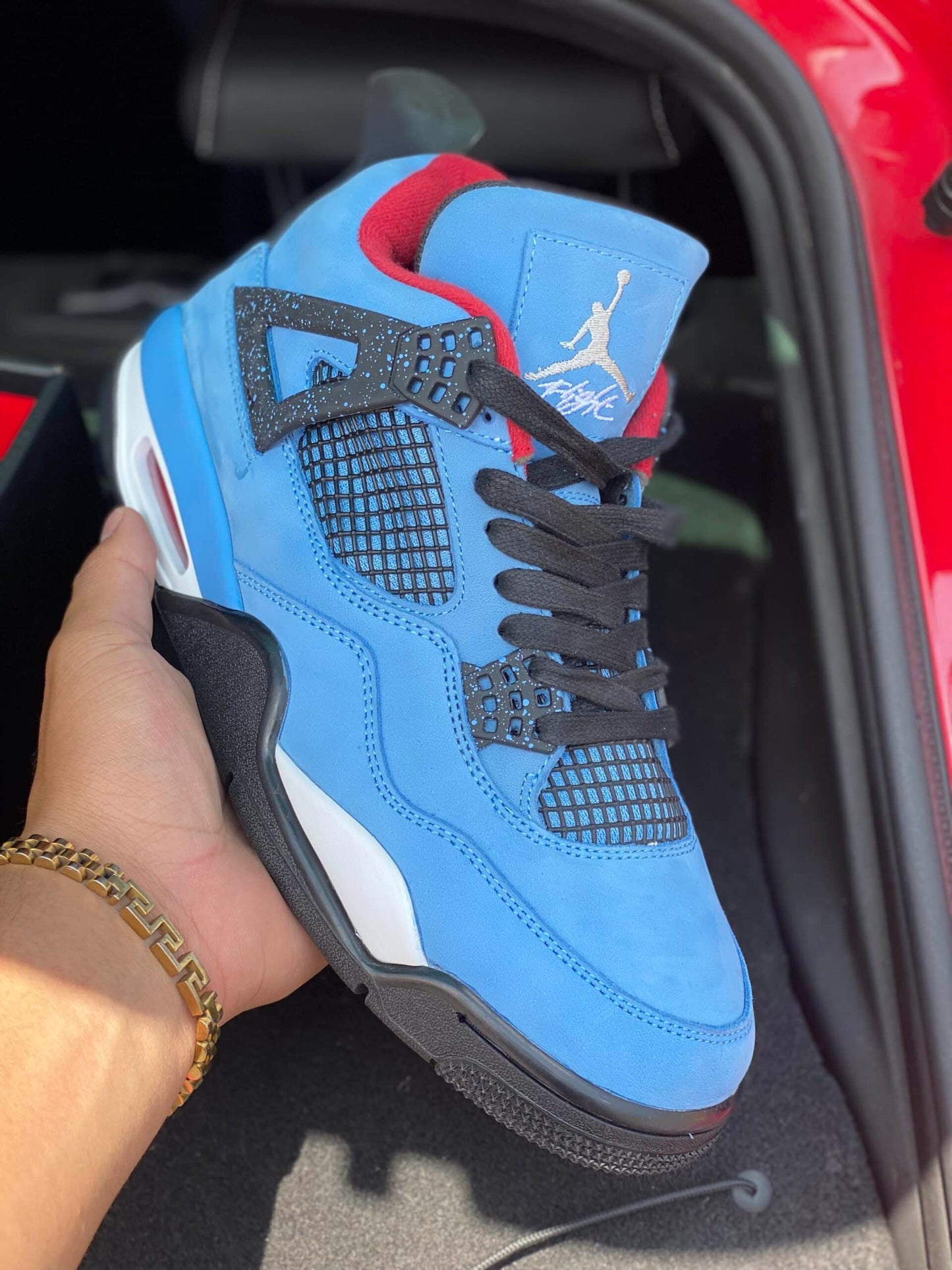 Jordan 4 Travis Scott