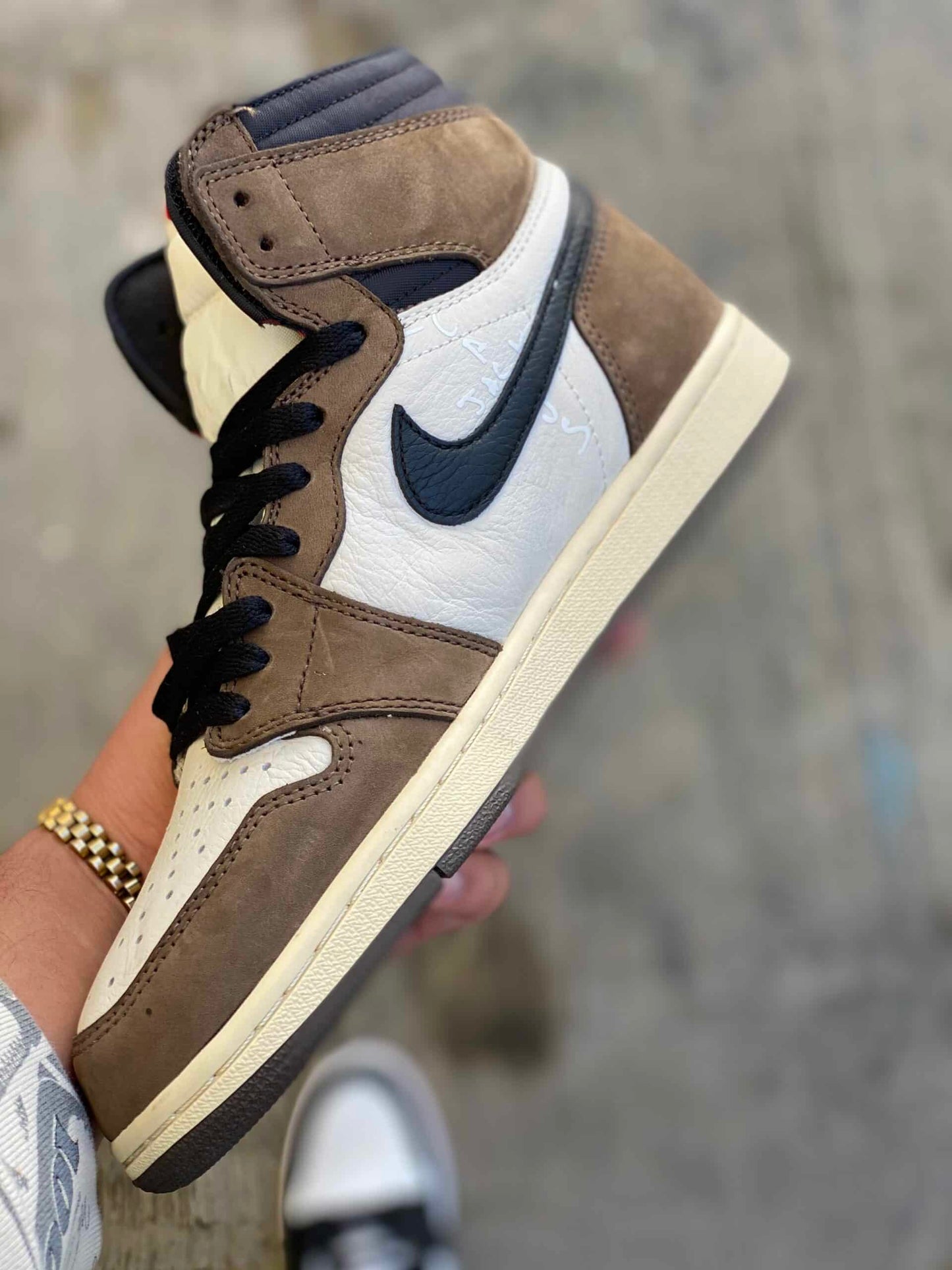 Jordan 1 Travis Scott
