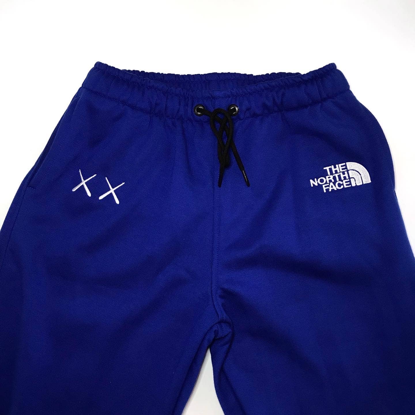 Conjunto kaws