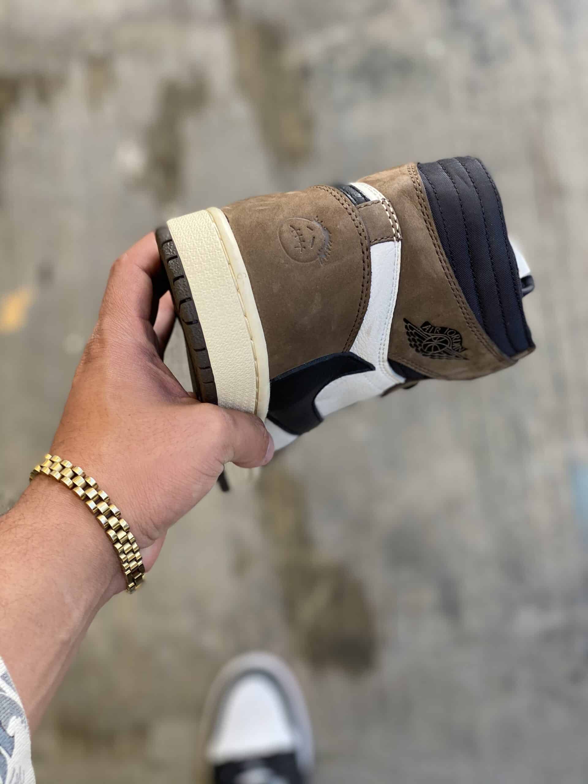 Jordan 1 Travis Scott