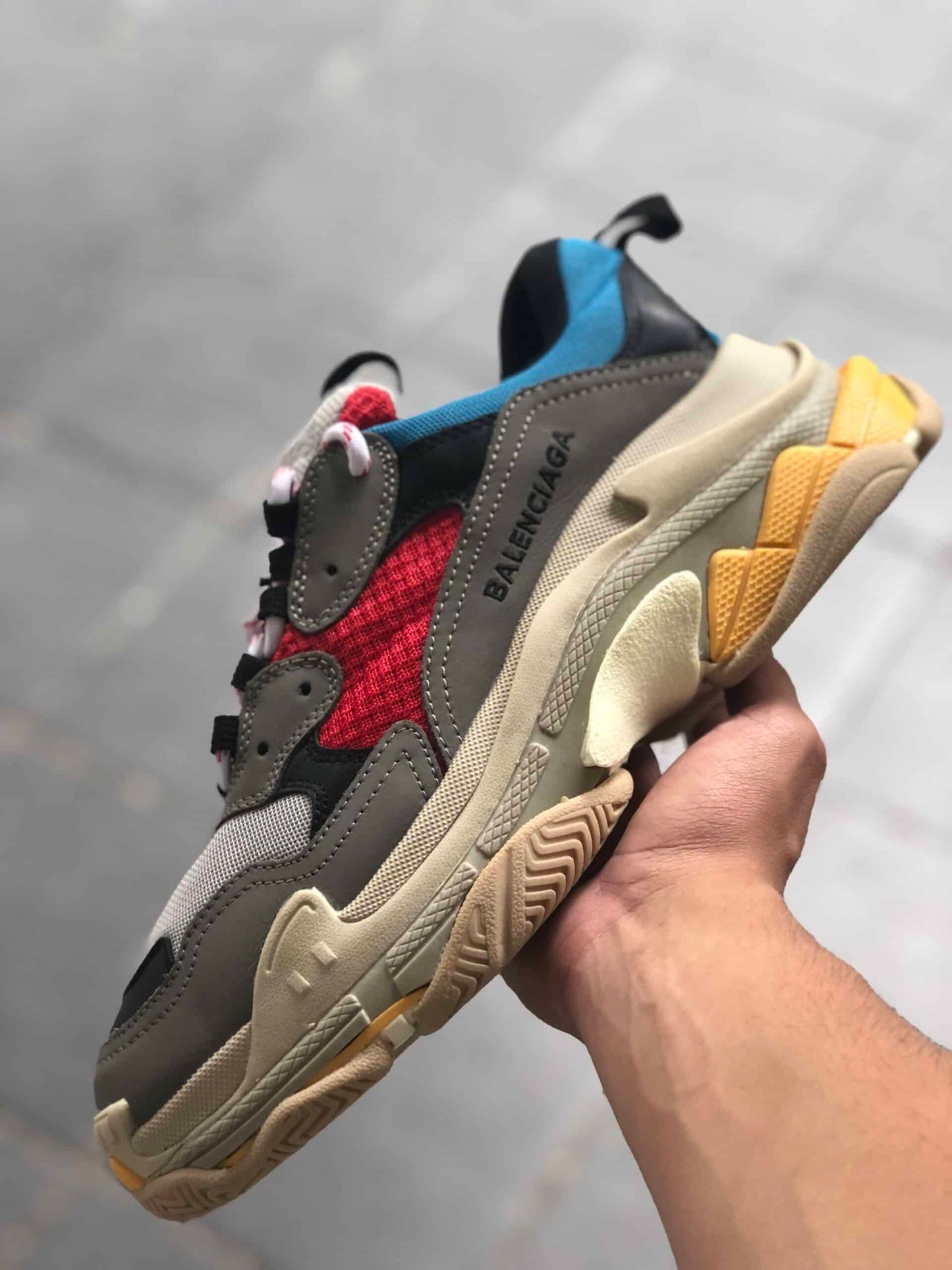 BALENCIAGA TRIPLE S (diseñador)