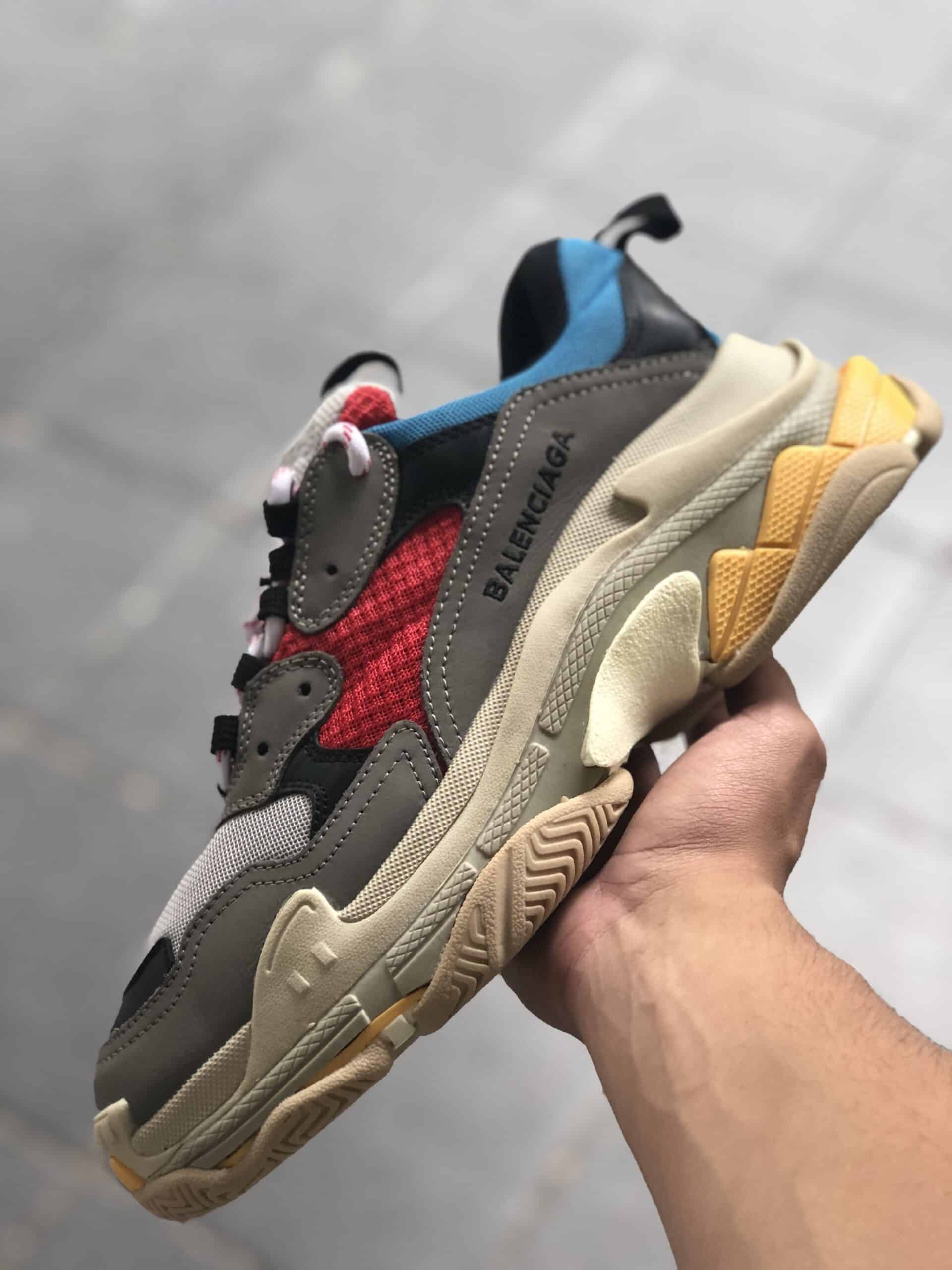 BALENCIAGA TRIPLE S (diseñador)