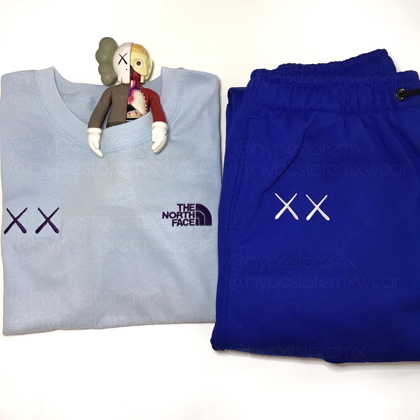 Conjunto kaws