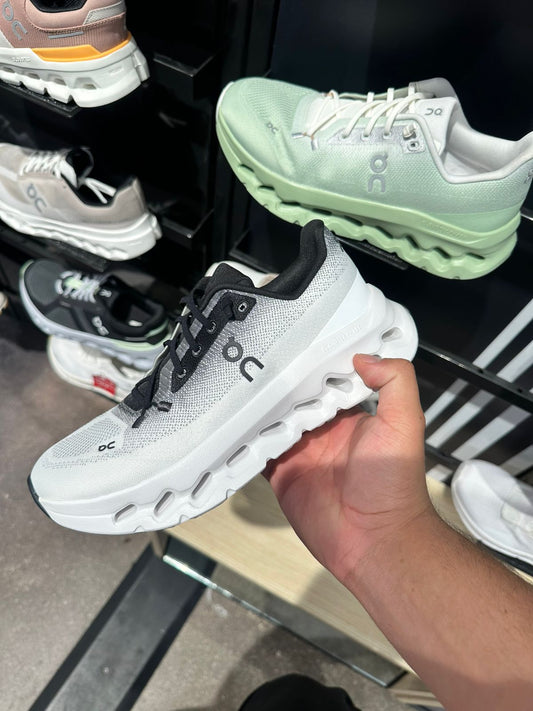Oncloud Tilt Black Ivory