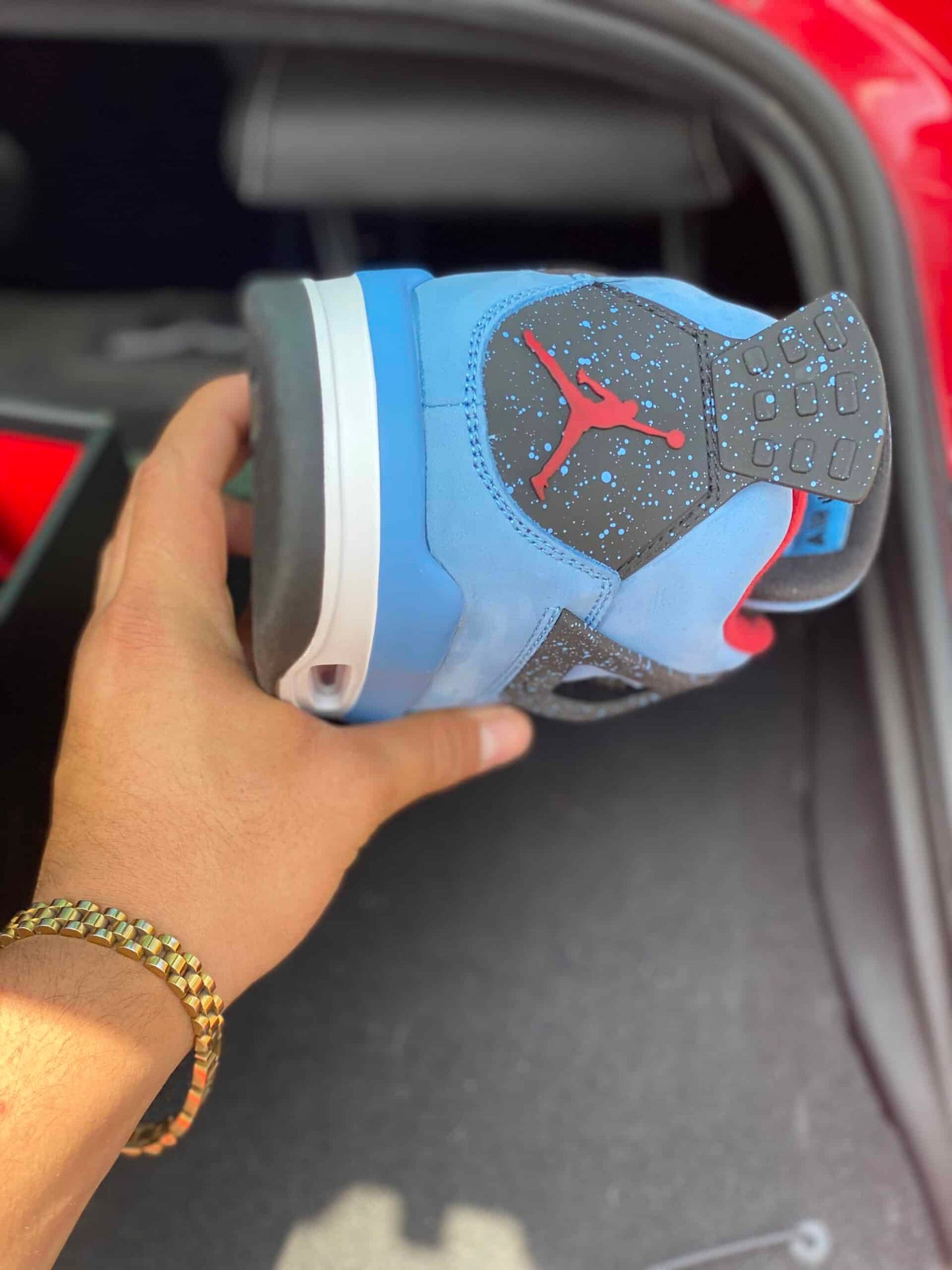Jordan 4 Travis Scott