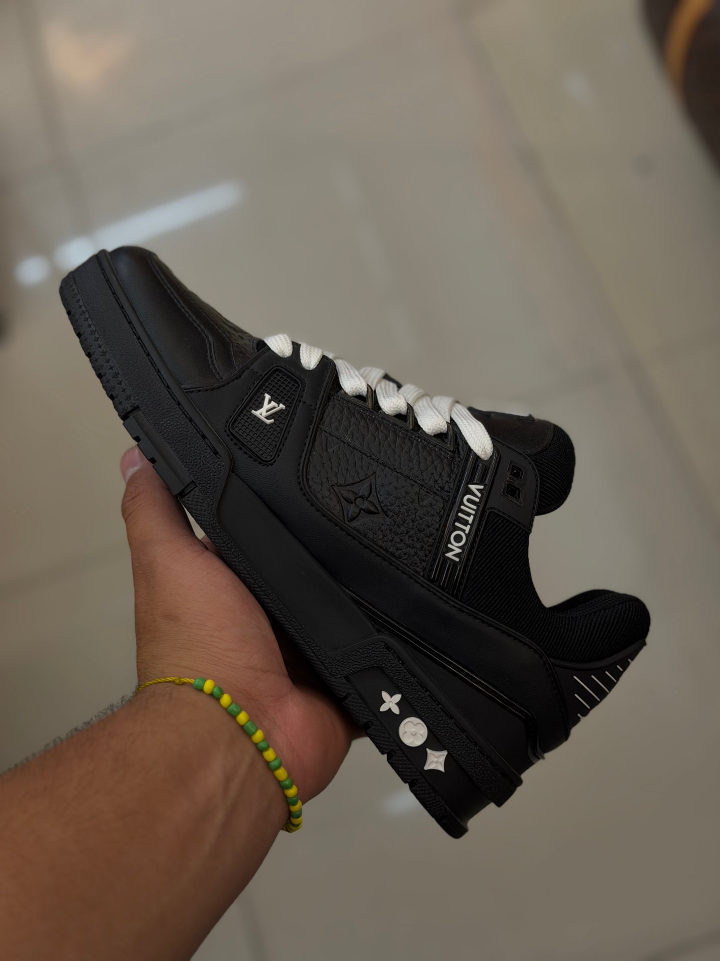 Vuitton Trainer black