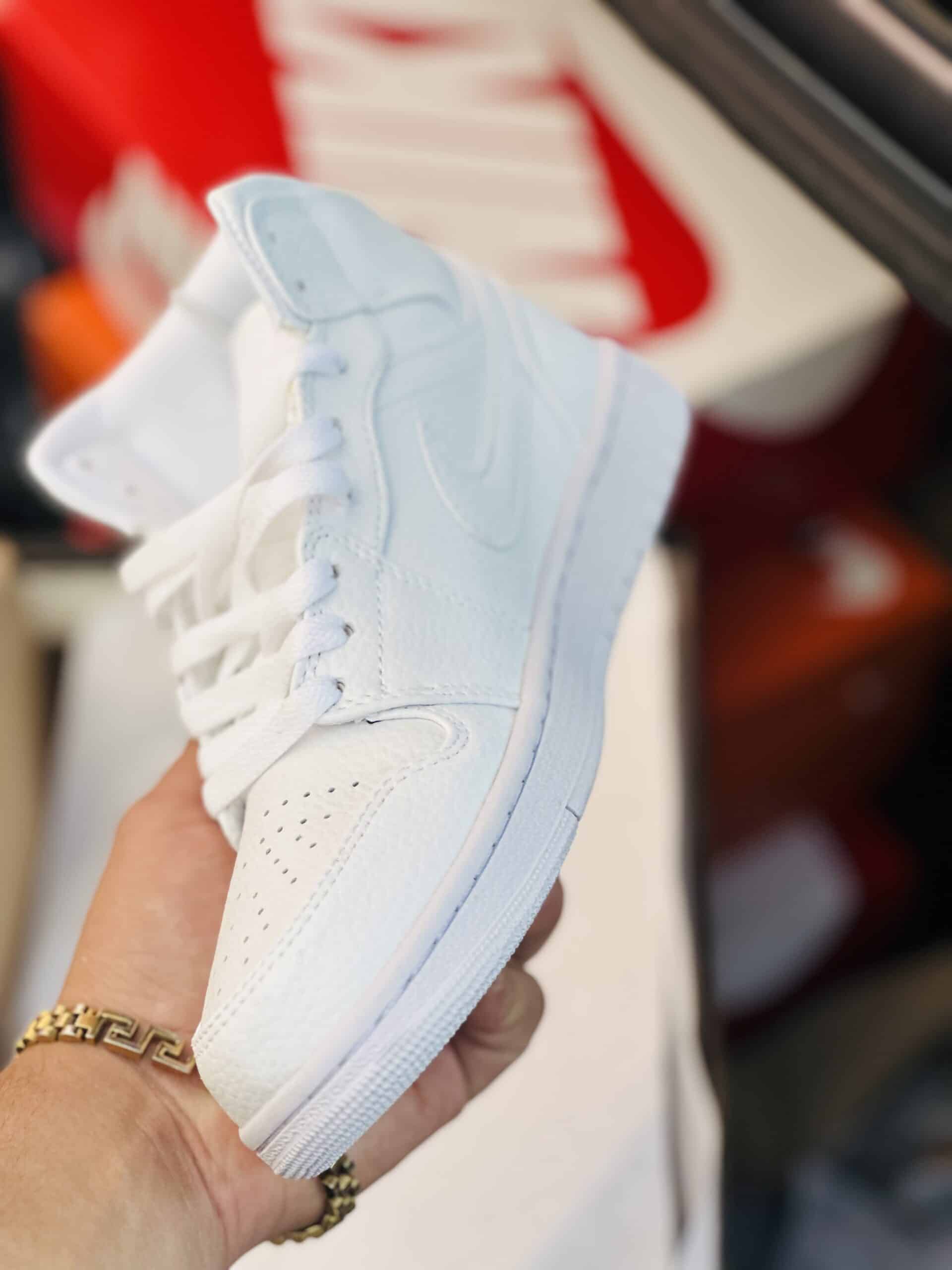 Jordan 1 Triple White