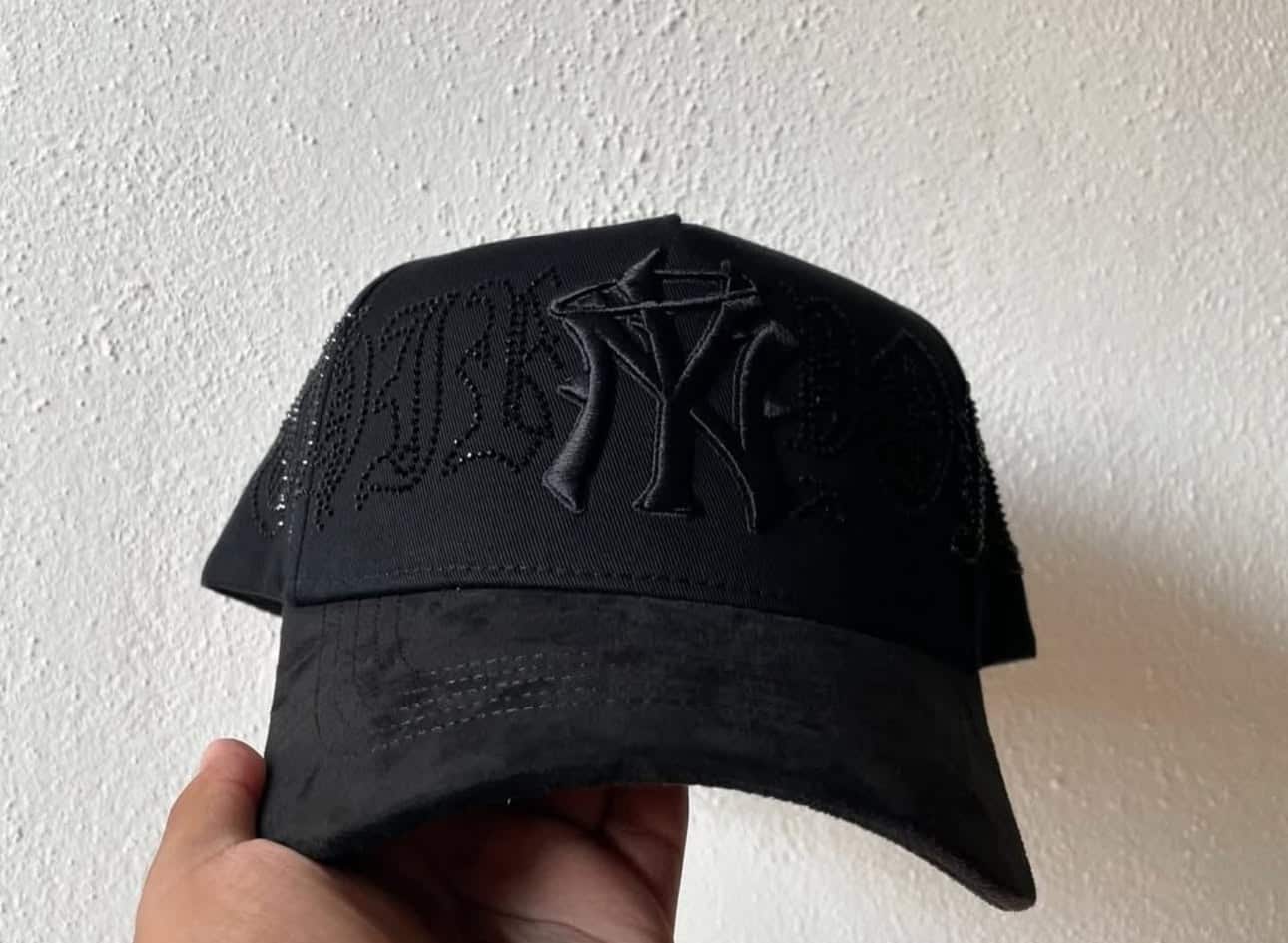 31 Hats Crystal Black