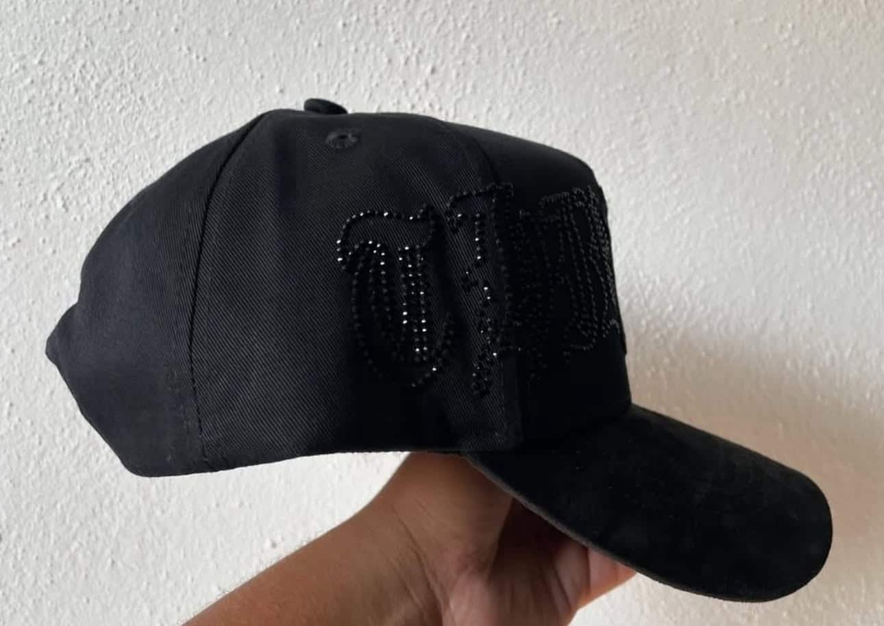 31 Hats Crystal Black