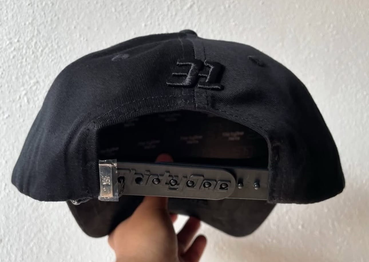 31 Hats Crystal Black