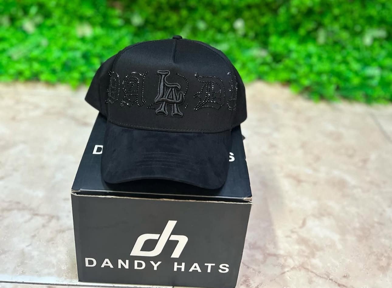 Dandy crystal black