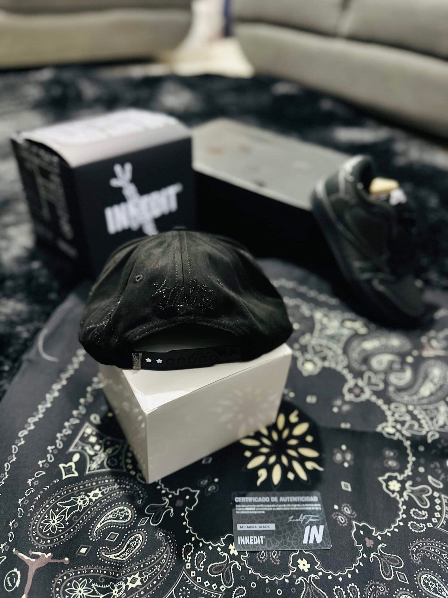 Muratravis black