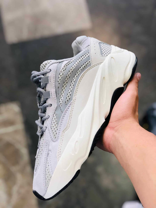 Yeezy 700 static