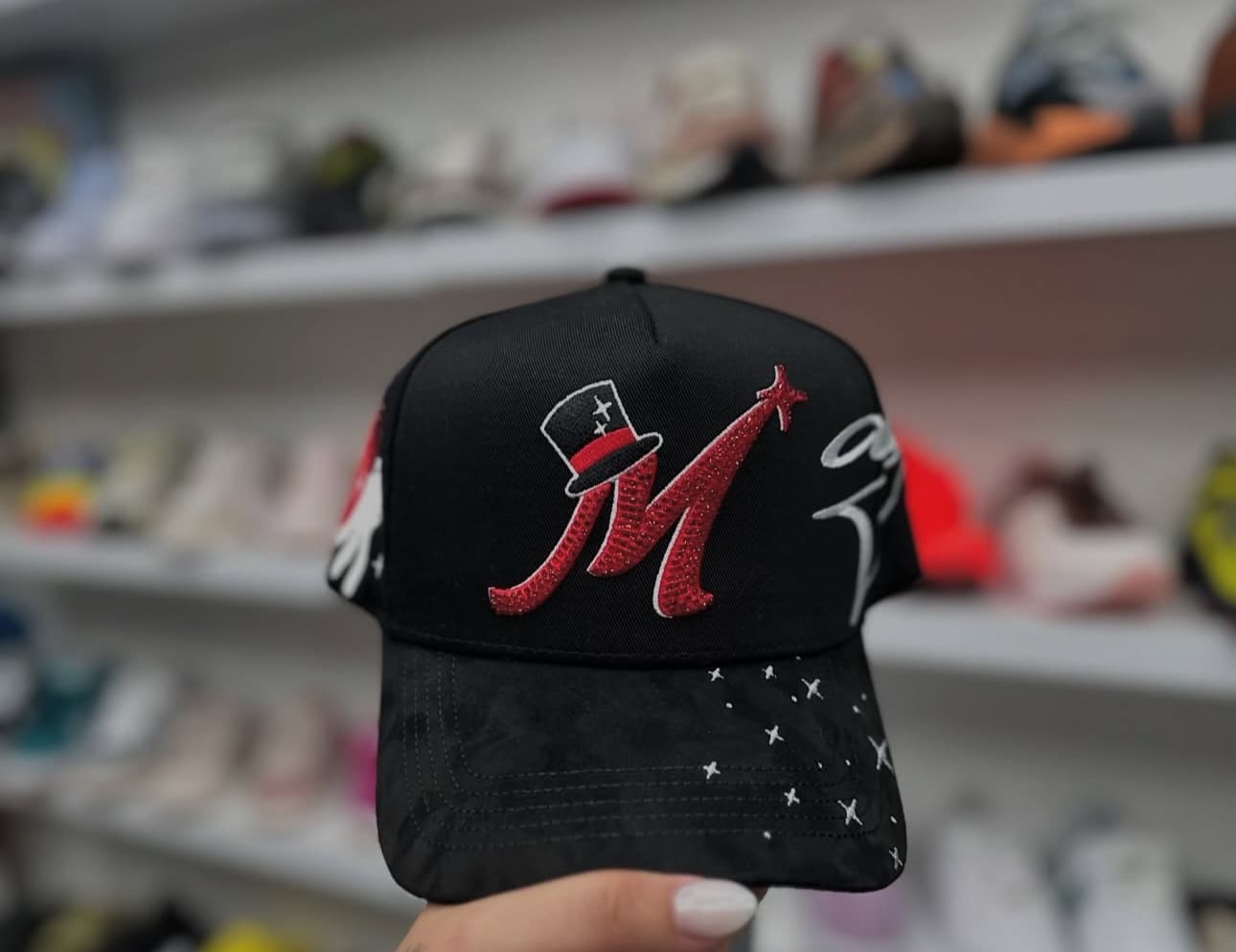 31 HATS EL MAGO ROJA